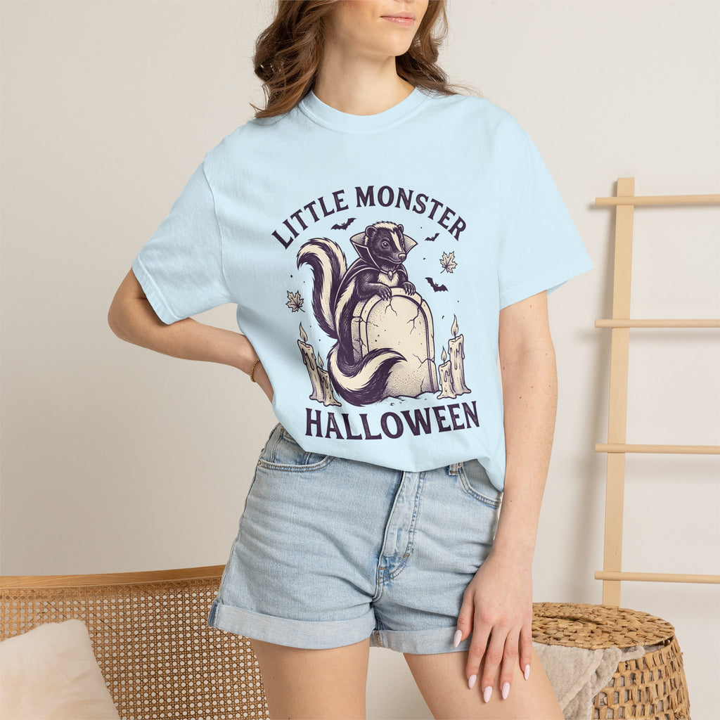 Vampire Skunk Shirt Halloween Wildlife Gift Women Retro Tee Skunk T-Shirt Horror Fan Gothic Tshirt Wildlife Graphic Sketch Gravestone Tshirt