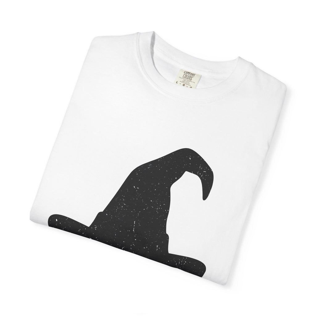 Witch Hat Shirt Halloween Magician Gift Women Retro Tee Pointy Hat T-Shirt Horror Fan Vintage Tshirt Illusionist Graphic Clean Aged Texture