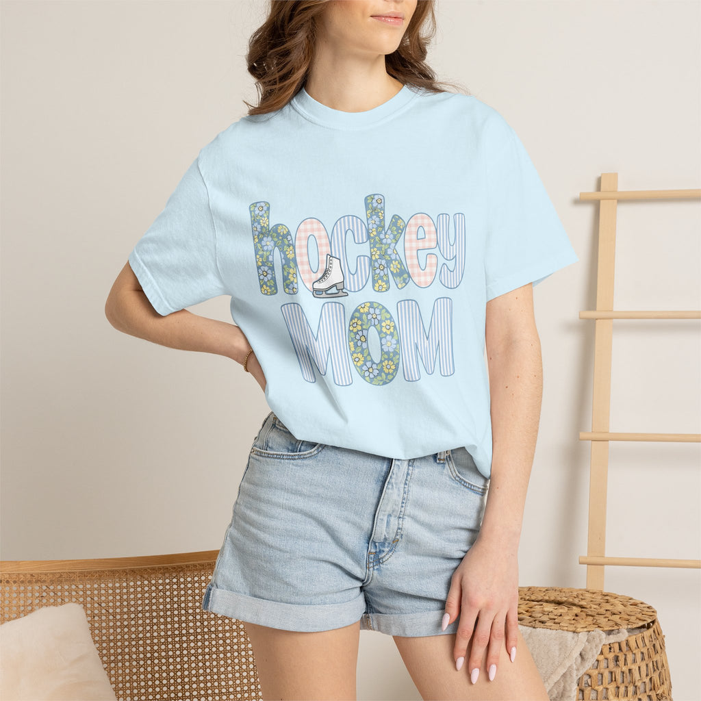Ice Skate Graphic Shirt Hockey Mom Sports Gift Women Floral Tee Ice Skating T-Shirt Hockey Fan Floral Tshirt Athlete Graphic Retro Pastel