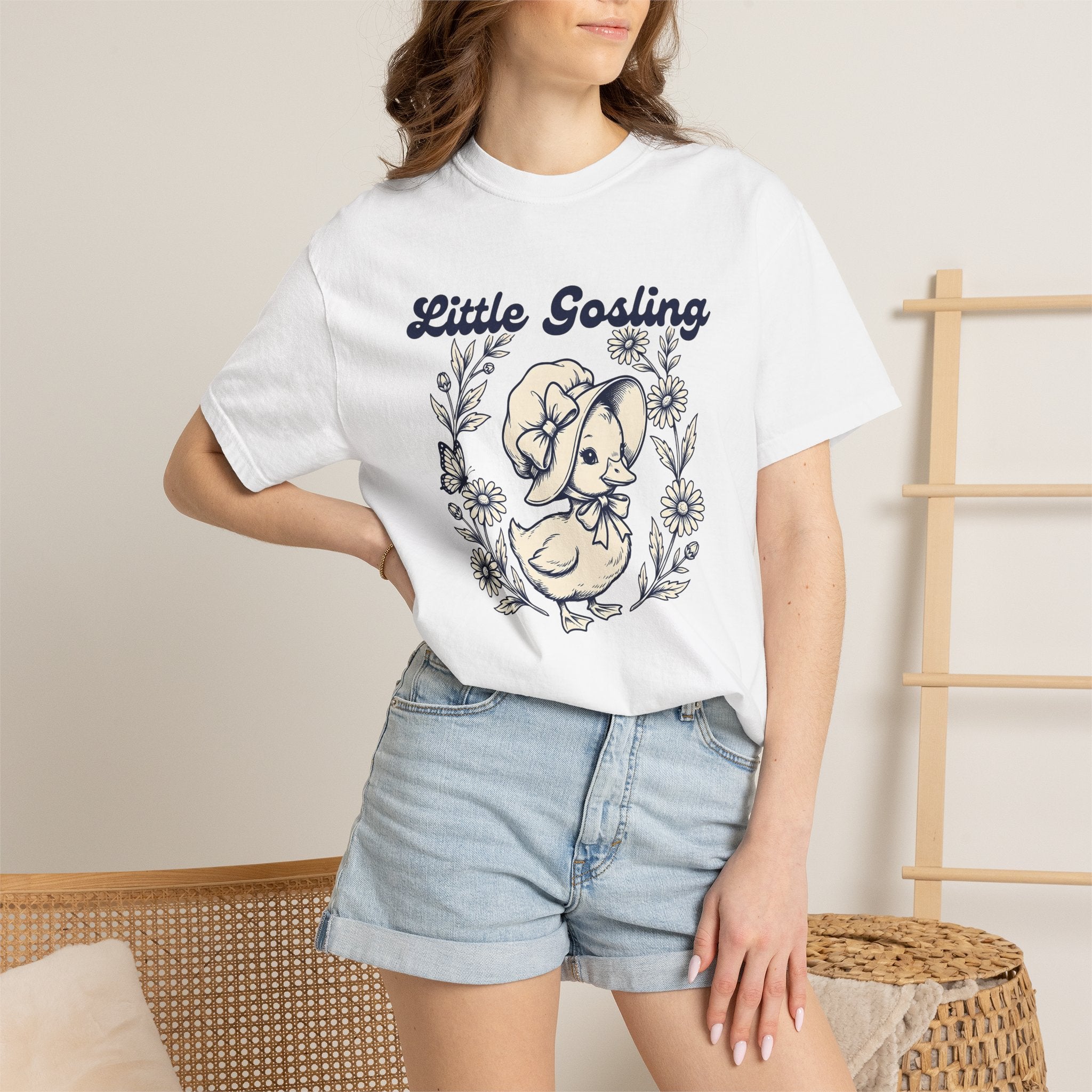Duck Baby Shirt Farm Animals Garden Gift Women Classic Tee Duckling T-Shirt Livestock Fan Vintage Tshirt Floral Graphic Line Art Daisy Bloom