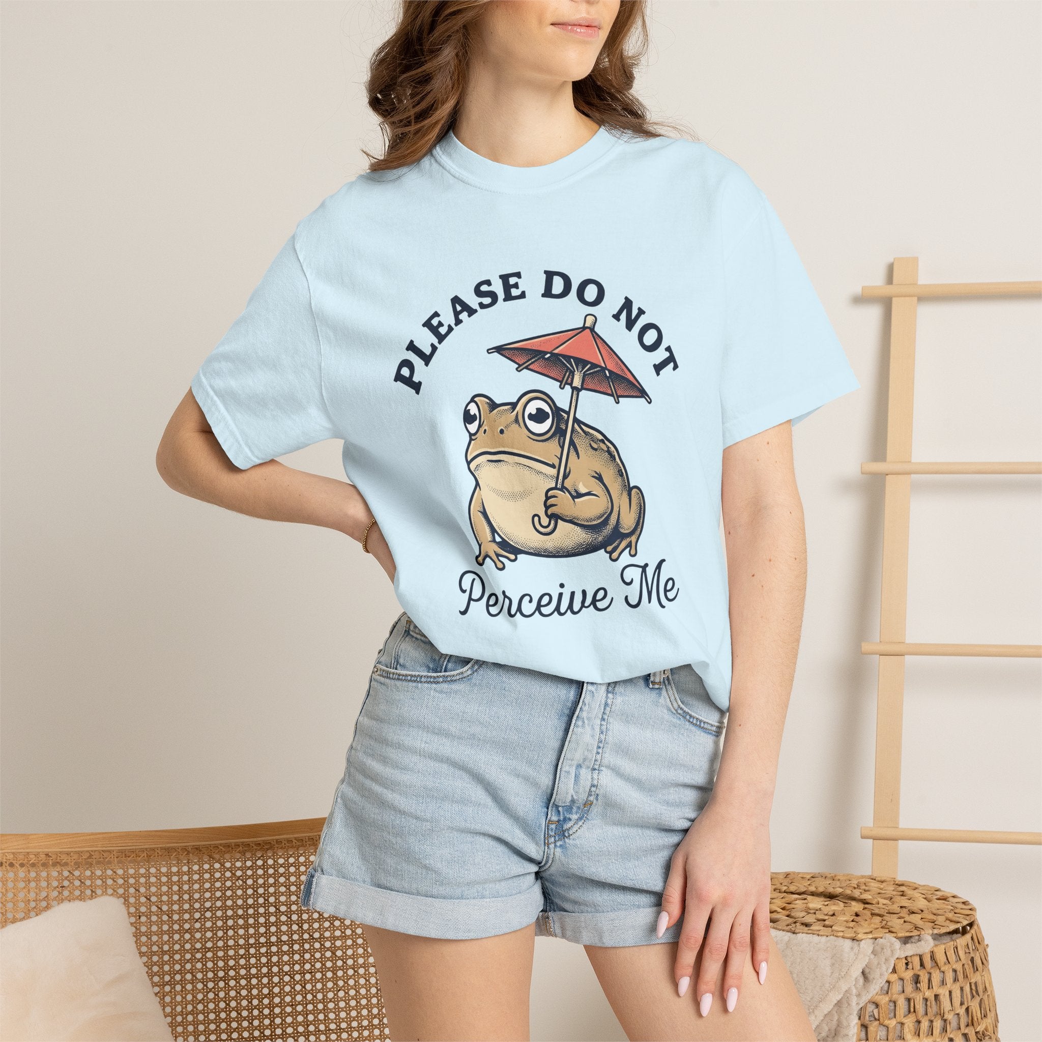 Frog Umbrella Shirt Funny Animal Gift Women Vintage Tee Toad T-Shirt Humor Fan Retro Tshirt Creature Graphic Hand Drawn Humor Tshirt