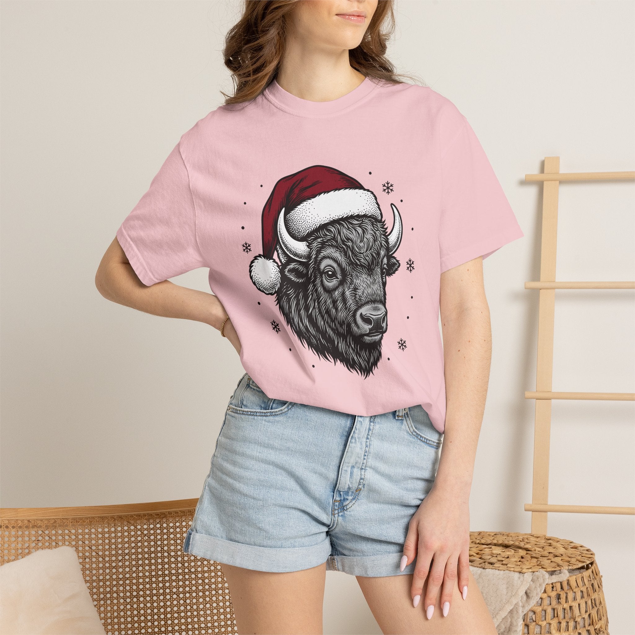 Bison Santa Hat Shirt Christmas Animal Gift Women Hand Drawn Tee Buffalo T-Shirt Xmas Fan Bison Graphic Vintage Snowflakes Tshirt
