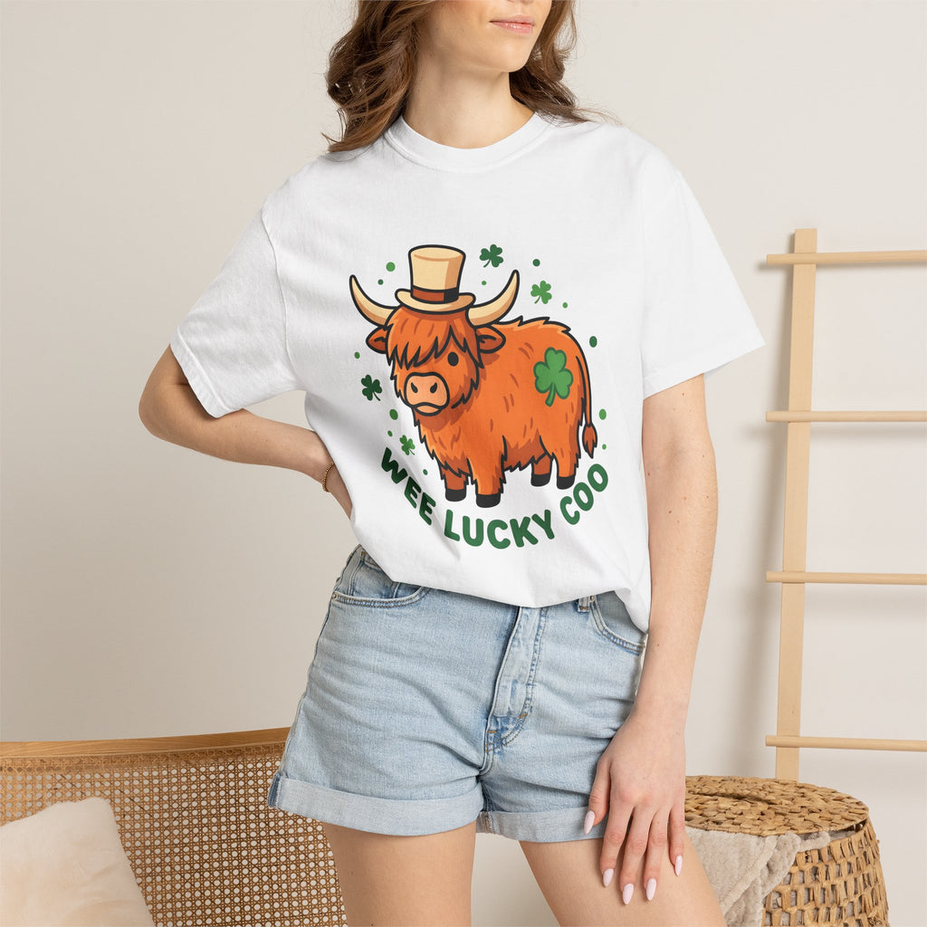 Highland Cow Shirt St Patrick's Day Animal Gift Women Cute Tee Cow T-Shirt St Patricks Day Fan Cute Tshirt Creature Graphic Cartoon Shamrock