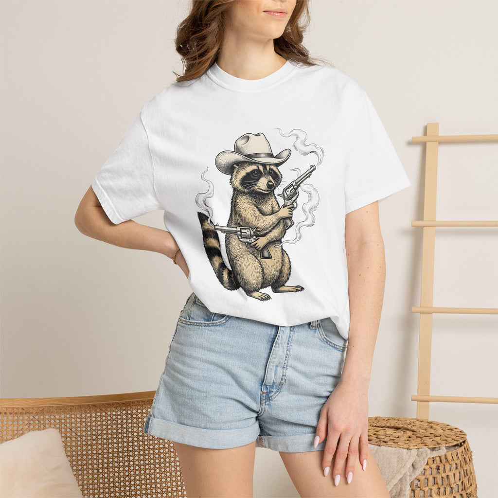 Raccoon Western Hat Shirt Cowgirl Wildlife Gift Women Retro Tee Trash Panda T-Shirt Cowgirl Fan Vintage Tshirt Animal Graphic Sketch Pistol