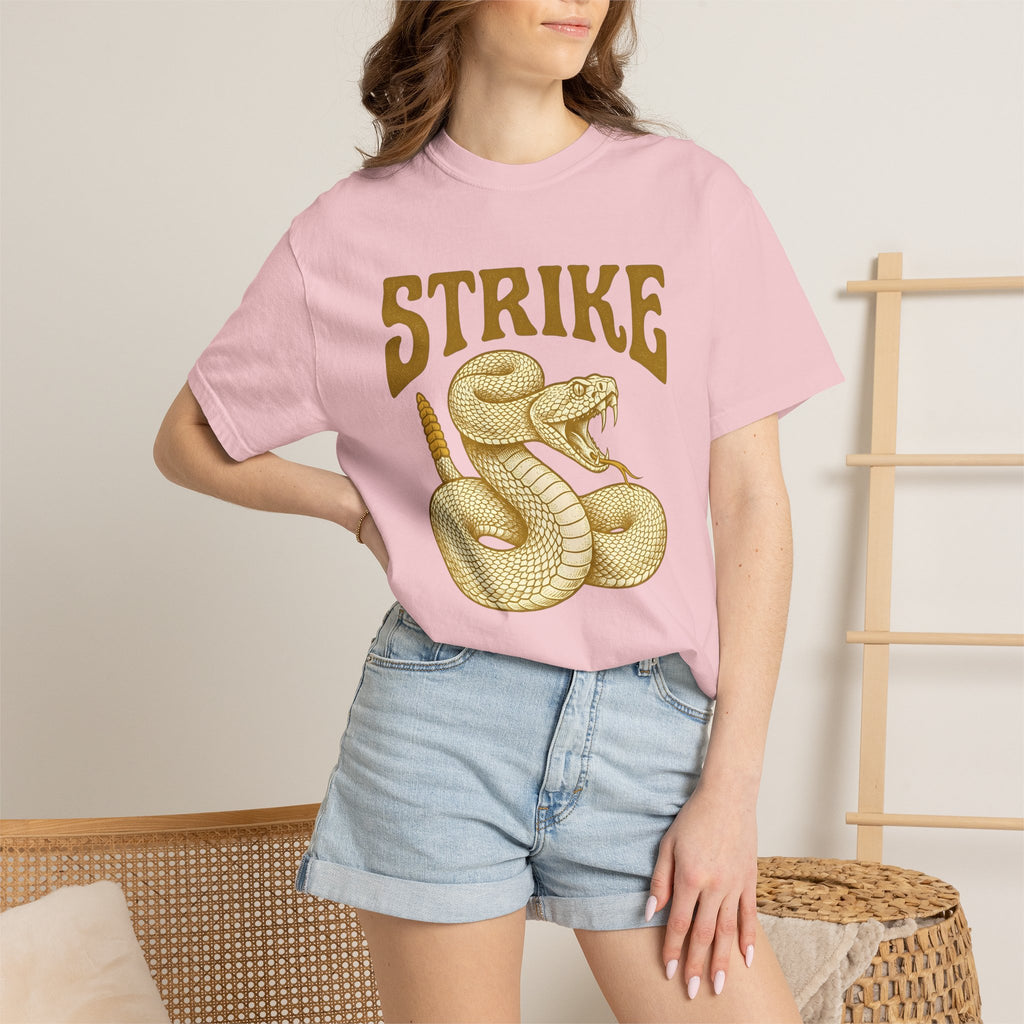 Rattlesnake Graphic Shirt Animal Outdoors Gift Women Vintage Tee Snake T-Shirt Wildlife Enthusiast Retro Tshirt Camping Graphic Hand Drawn
