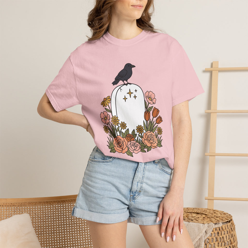 Crow Tombstone Shirt Halloween Gothic Gift Women Bold Graphic Tee Raven T-Shirt Horror Fan Dark Art Tshirt Gothic Illustration Minimal
