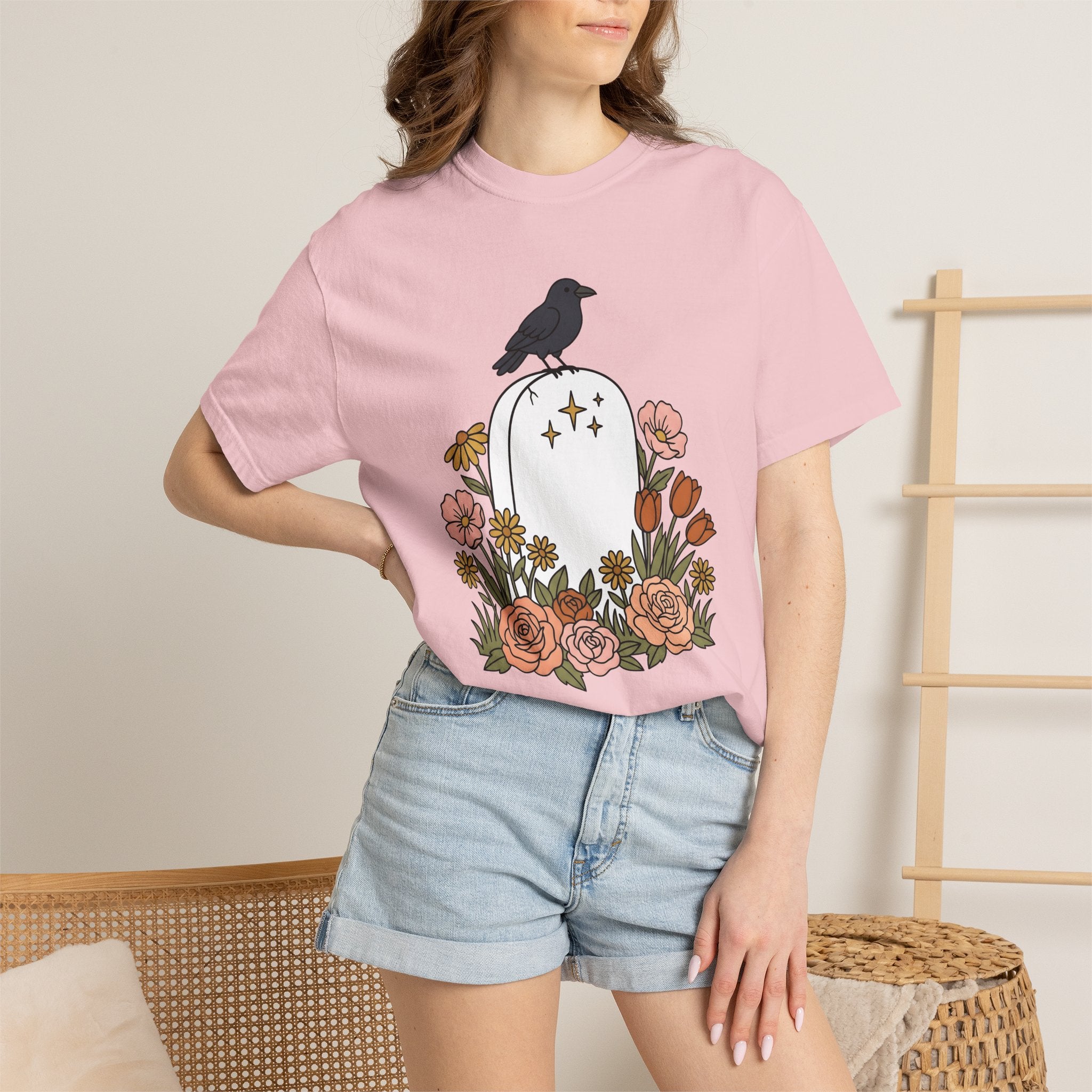 Crow Tombstone Shirt Halloween Gothic Gift Women Bold Graphic Tee Raven T-Shirt Horror Fan Dark Art Tshirt Gothic Illustration Minimal
