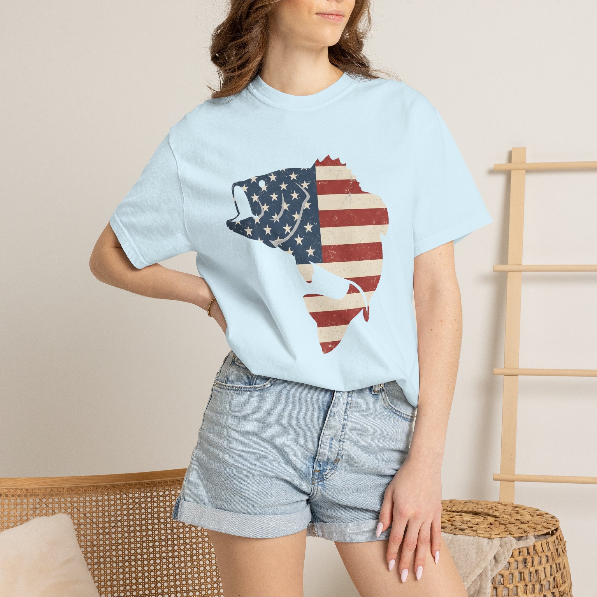 Largemouth Bass Shirt America Angling Gift Women Grunge Tee Bass T-Shirt Patriot Fan Distressed Tshirt Fishing Graphic Retro Usa Flag Tshirt