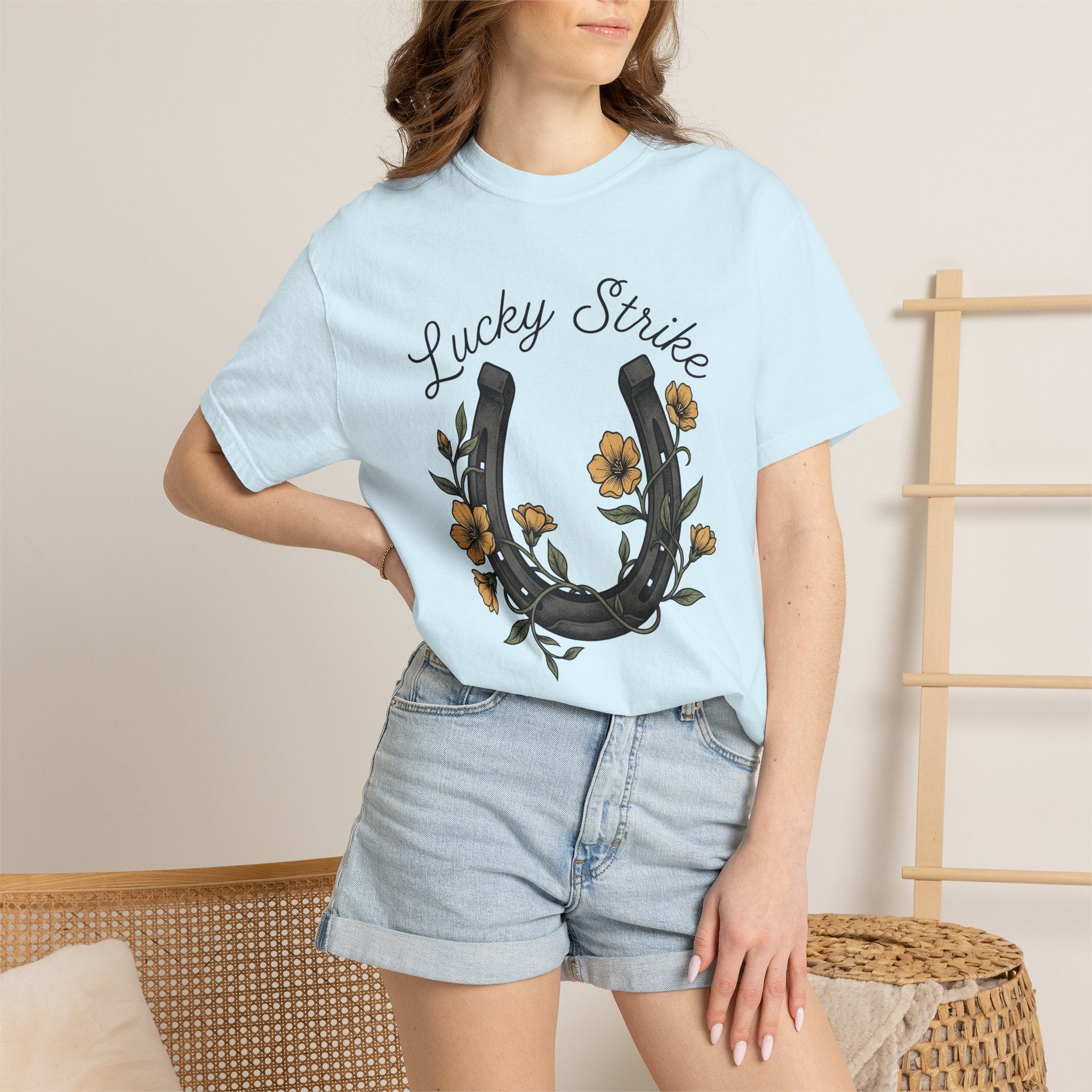 Horseshoe Bloom Shirt Boho Chic Fortune Gift Women Line Art Tee Lucky Clover T-Shirt Bohemian Fan Hand Drawn Tshirt Prosperity Graphic