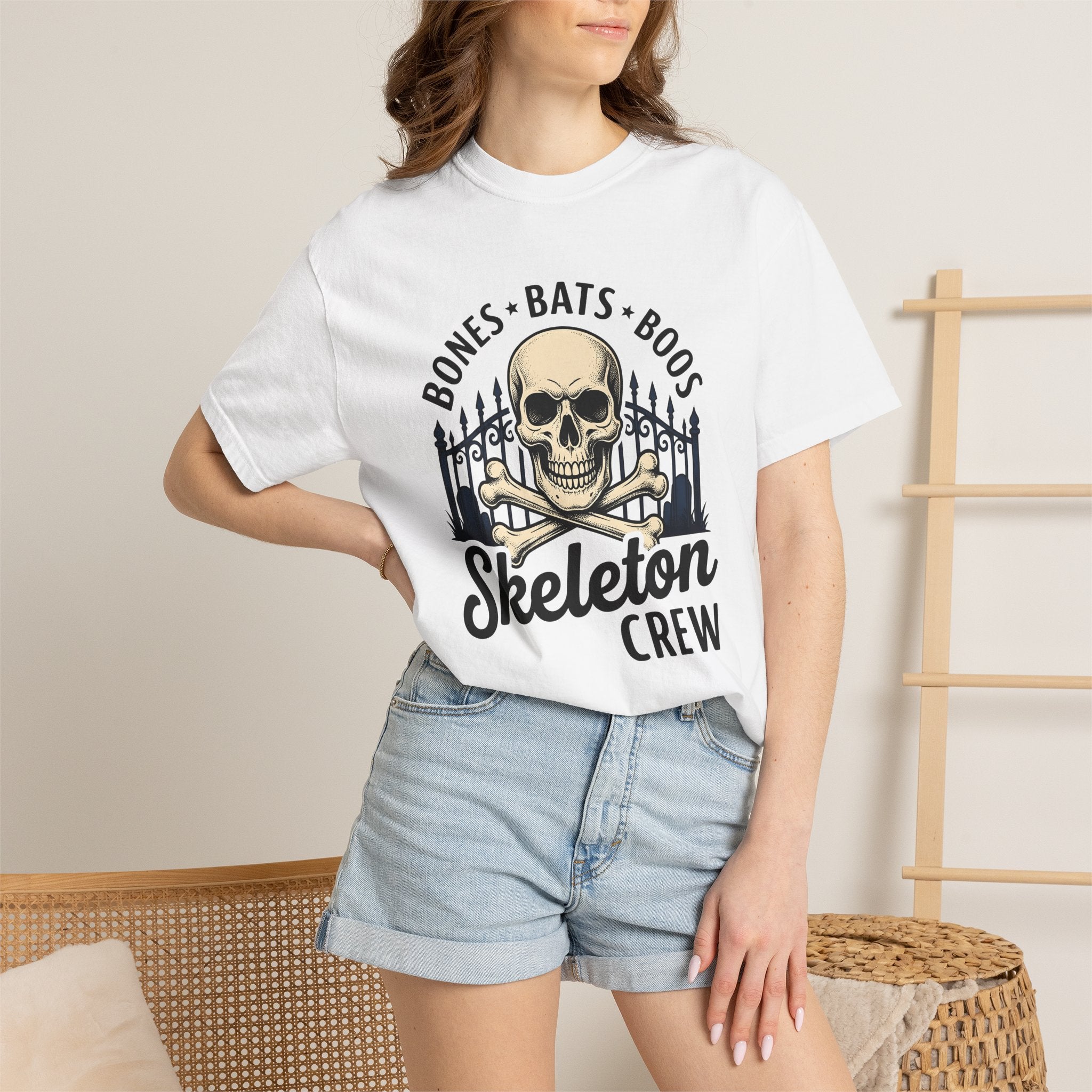 Skeleton Crossbones Shirt Halloween Gothic Gift Women Distressed Tee Skull And Crossbones T-Shirt Horror Fan Jolly Roger Tshirt Dark Graphic