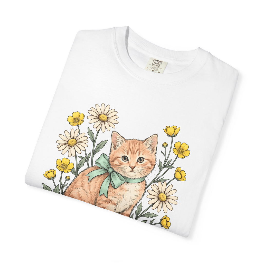 Tabby Cat Shirt Easter Floral Gift Women Hand Drawn Tee Kitten T-Shirt Easter Fan Illustrated Tshirt Floral Graphic Vintage Daisies Tshirt