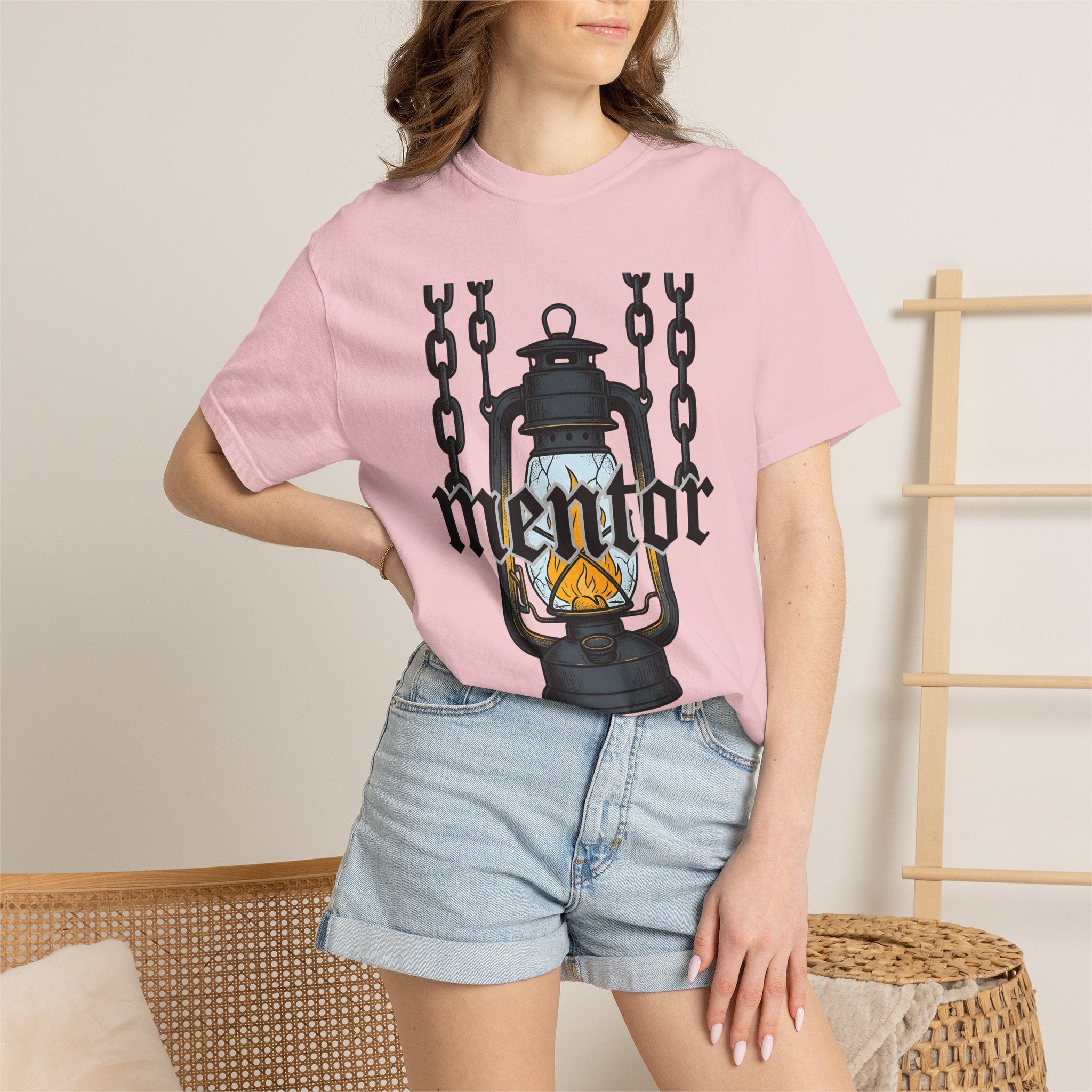 Lantern Graphic Shirt Nurses Appreciation Gift Women Vintage Tee Lamp T-Shirt Nurse Enthusiast Retro Tshirt Gratitude Graphic Hand Drawn