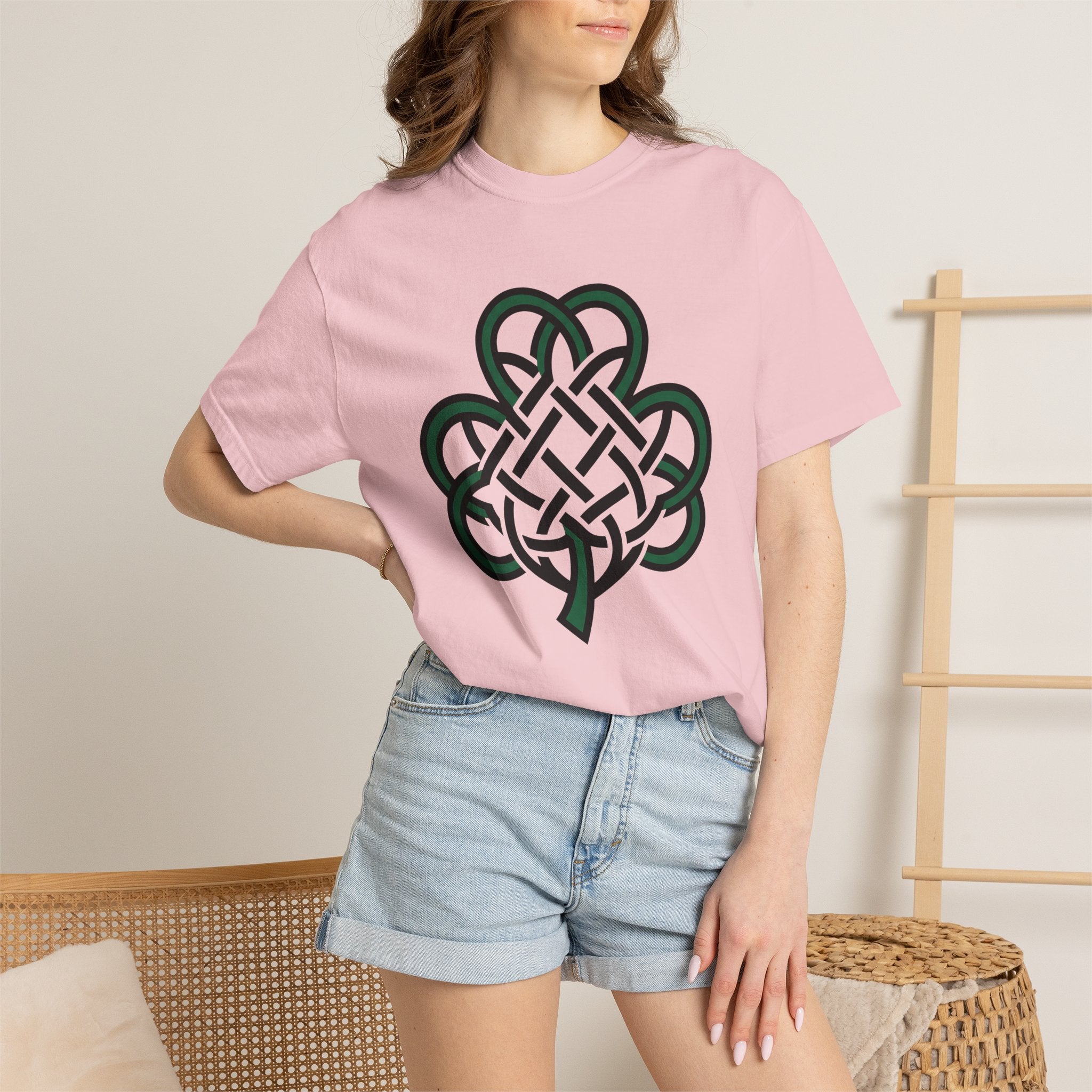 Irish Clover Shirt St Patrick's Day Symbol Gift Women Vintage Tee Shamrock T-Shirt St Patricks Fan Retro Tshirt Iconic Graphic Silhouette